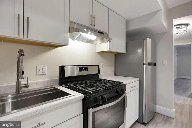 Foto del edificio - 1712 West Virginia Ave NE