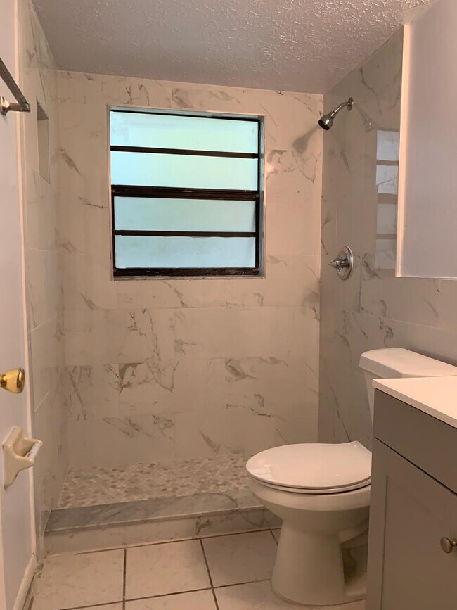 Foto del edificio - 9905 N Myrtle St