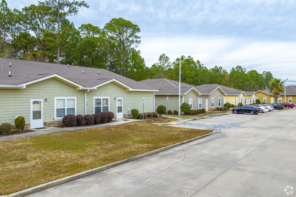 Coastal Breeze Villas Apartments in Gulfport, MS