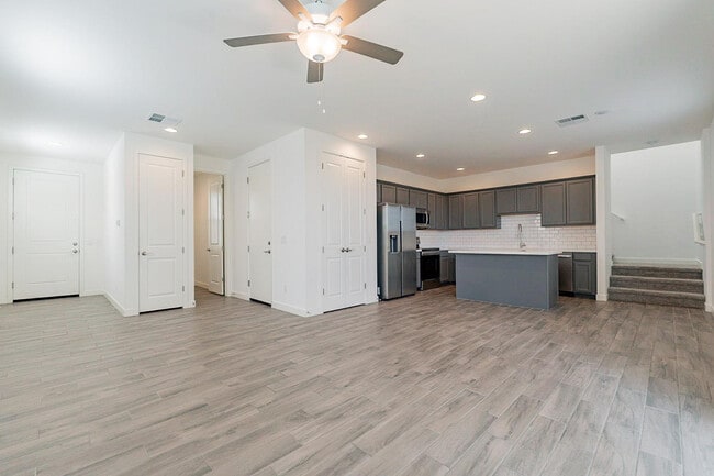 Building Photo - 5538 S Dillon