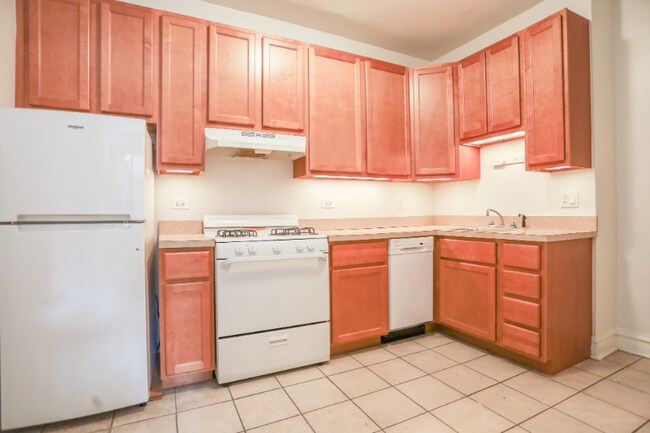 Building Photo - 459 W Roslyn Pl