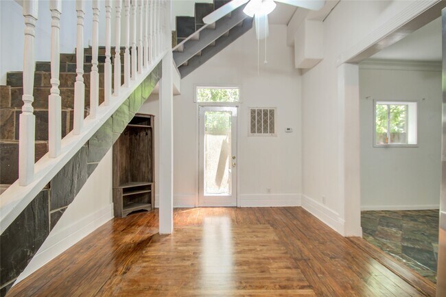 Foto del edificio - 5311 Palmetto St
