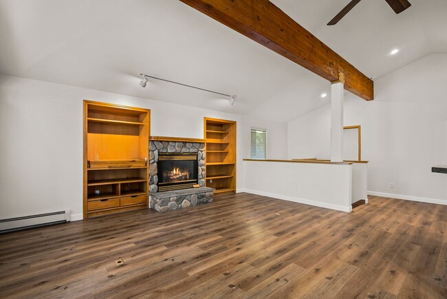 Building Photo - Beautifully Updated Country Club Villa