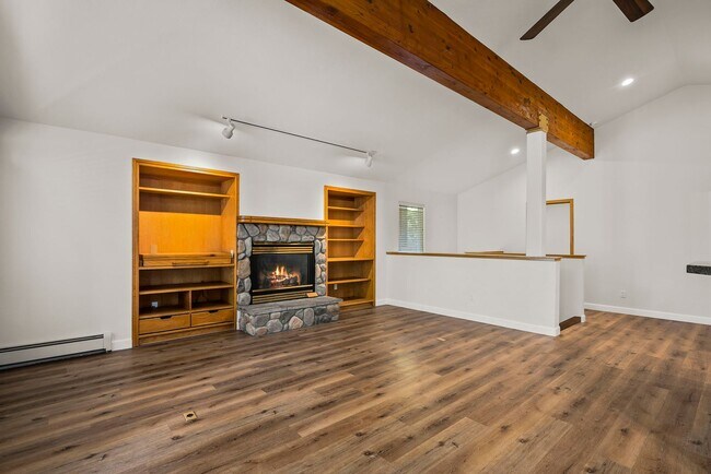 Foto del edificio - Beautifully Updated Country Club Villa