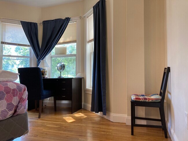 Building Photo - 344 Bowdoin St