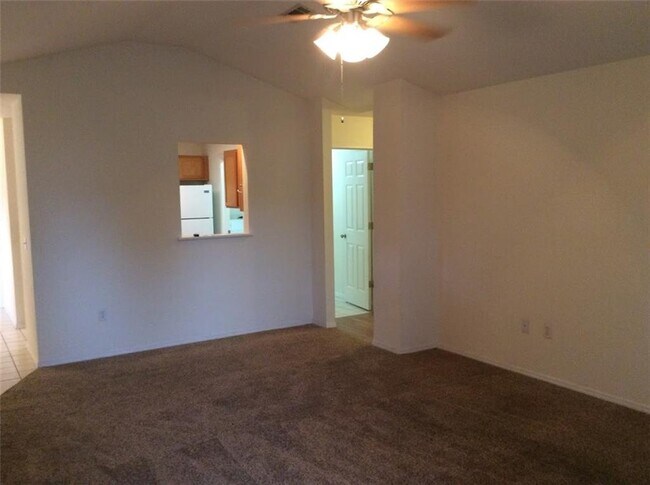 Building Photo - 2078 E Farr Ln