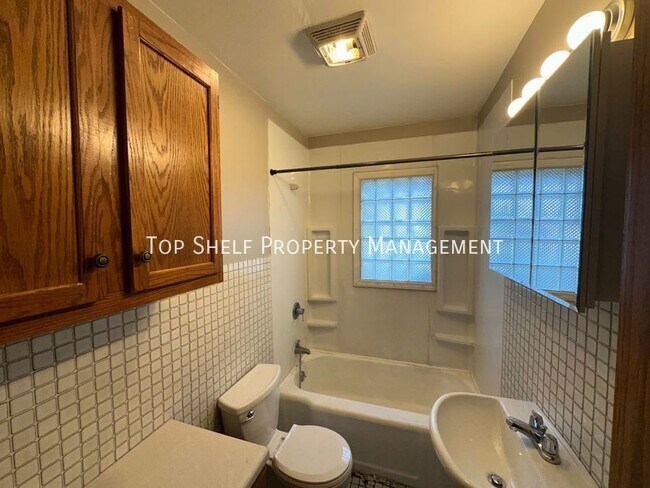 Building Photo - 2116 Chautauqua Pkwy