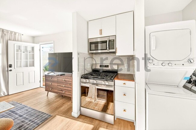 Foto del edificio - 12877 Borden Ave