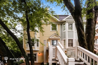 Building Photo - 701 N Poplar St