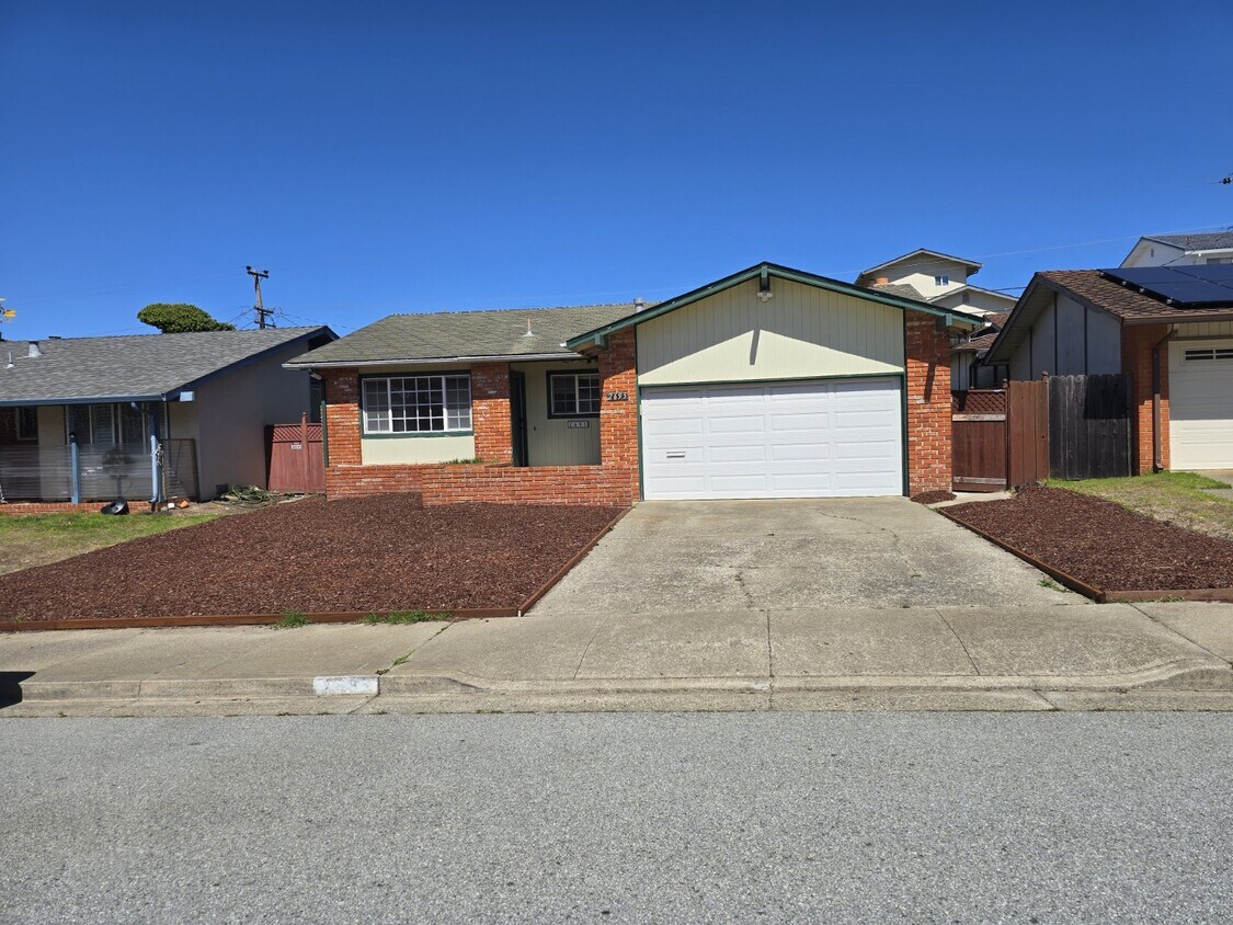 Foto principal - 2695 Shannon Dr