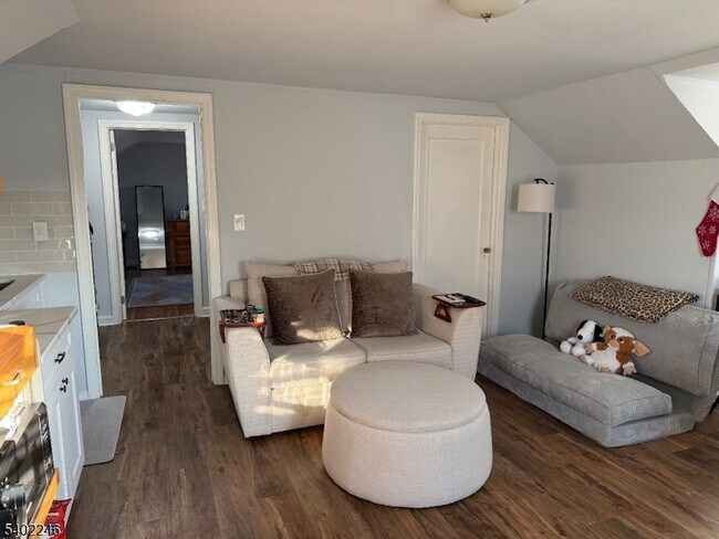 Foto del edificio - 8 Rowe Pl