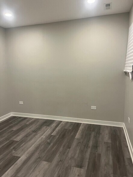 Foto del edificio - 8106 S Langley Ave