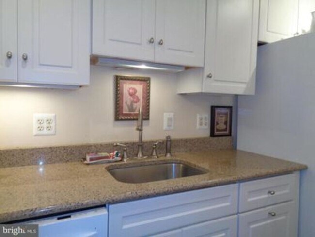 Foto del edificio - 5 Warren Lodge Ct