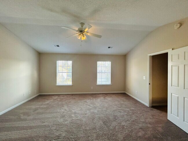 Foto del edificio - 133 Wingspan Way