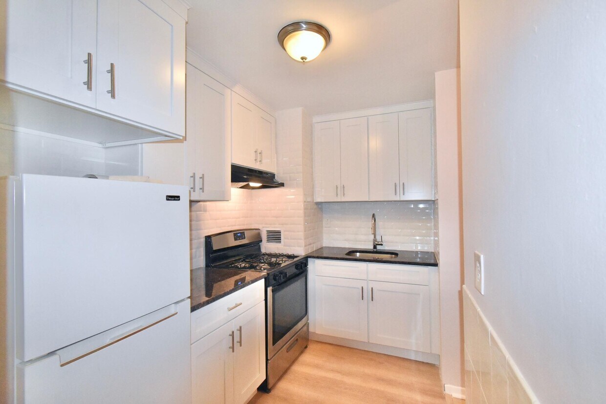 Primary Photo - 270 Marin Blvd