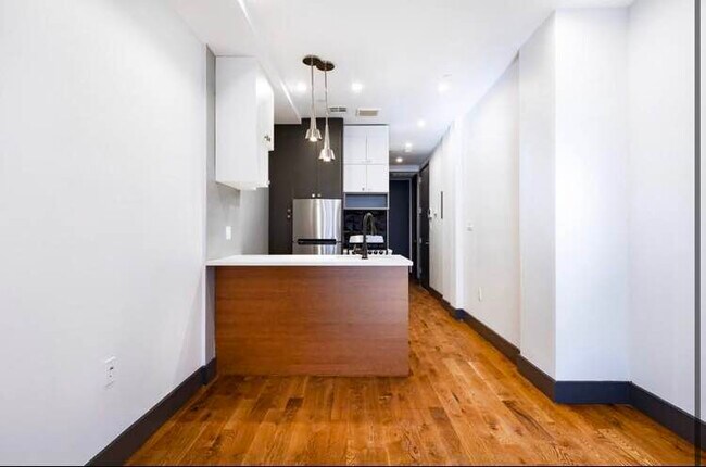 Foto del edificio - 174 Knickerbocker Ave