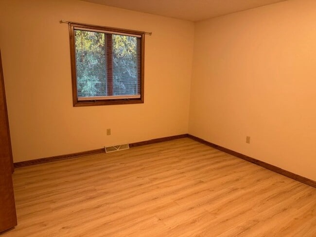 Building Photo - 2 bedroom for rent
