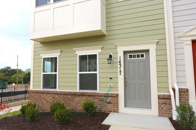 Building Photo - 14317 Summit View Ln