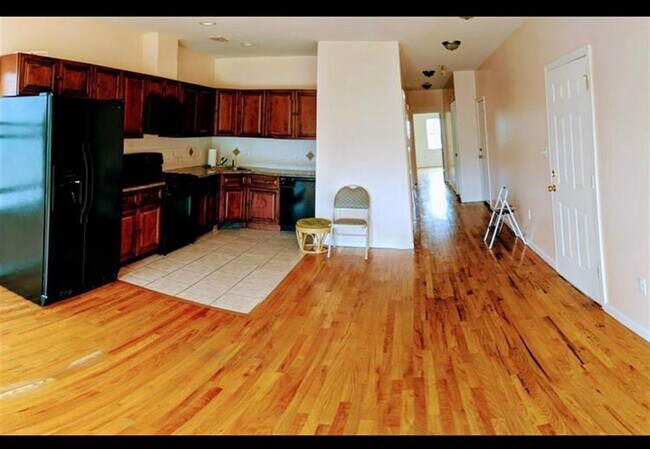 Foto del edificio - 214 Kearney Ave