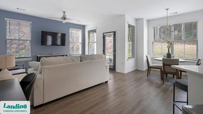 Building Photo - 2800 Milan Ct