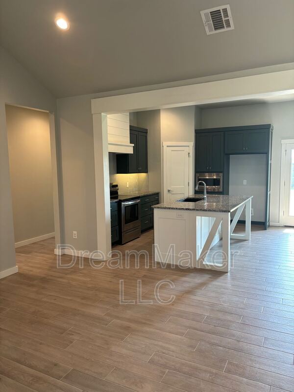Foto del edificio - 5225 Red Maple Ave