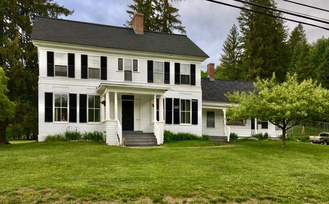 Building Photo - 560 W Woodstock Rd