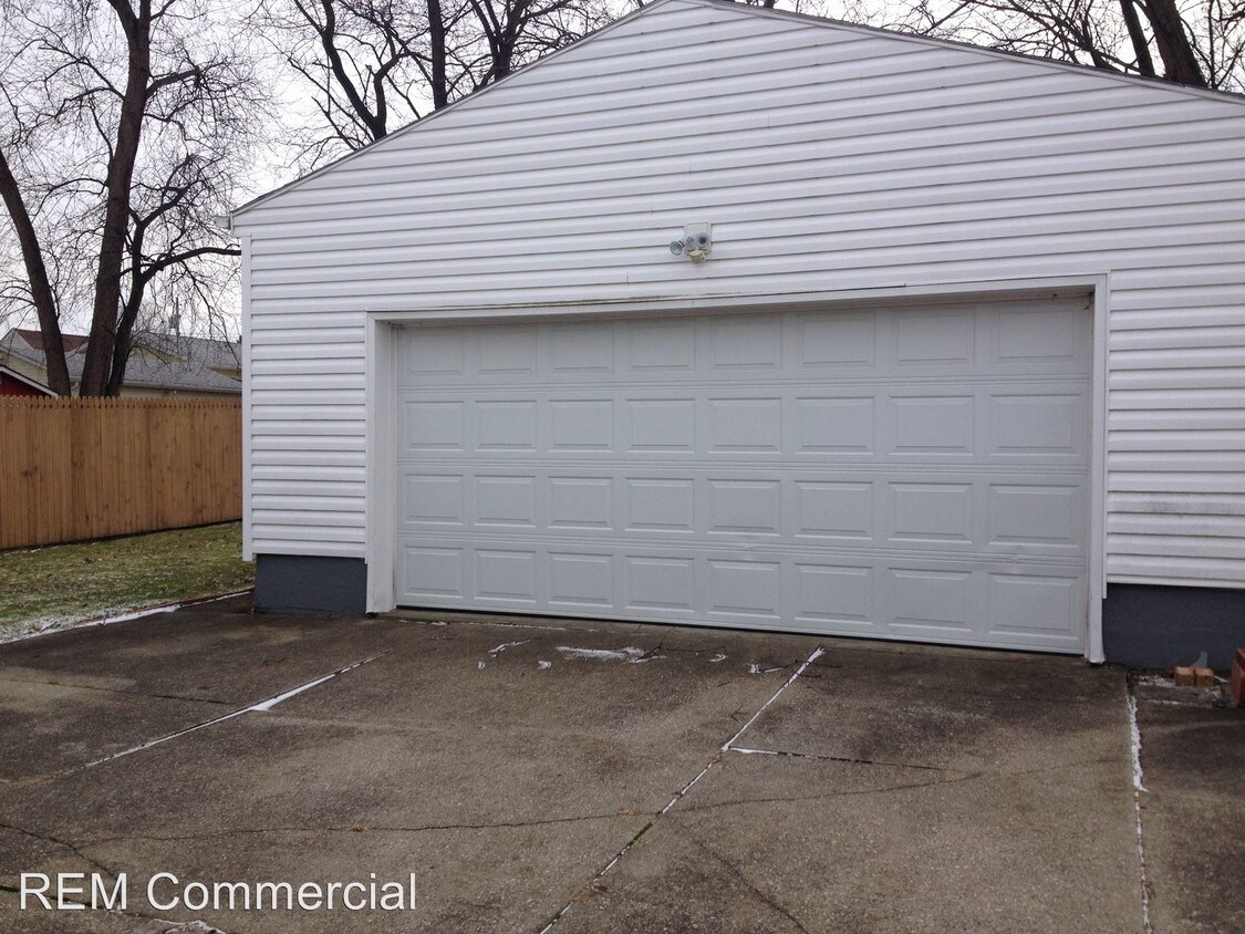 Building Photo - 1098 Prospect St