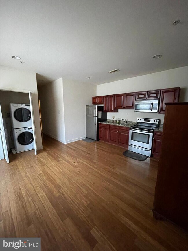1223 W Susquehanna Ave Unit 2R, Philadelphia, PA 19122 Room for Rent