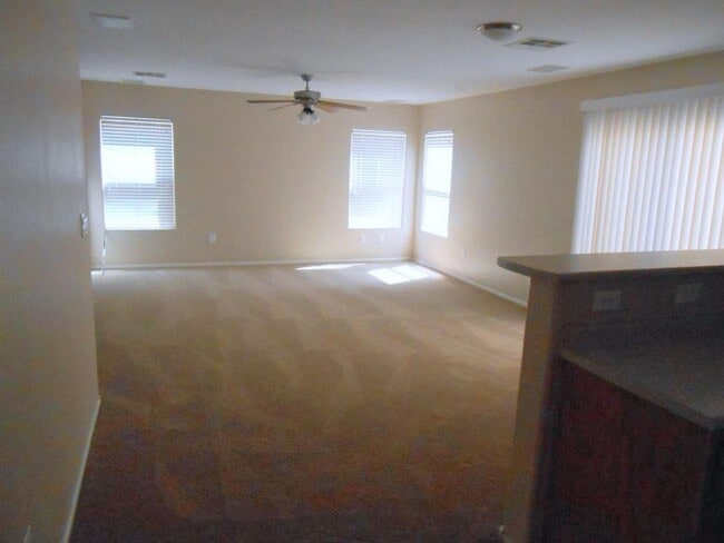 Building Photo - Cute House in the North in Gated Community