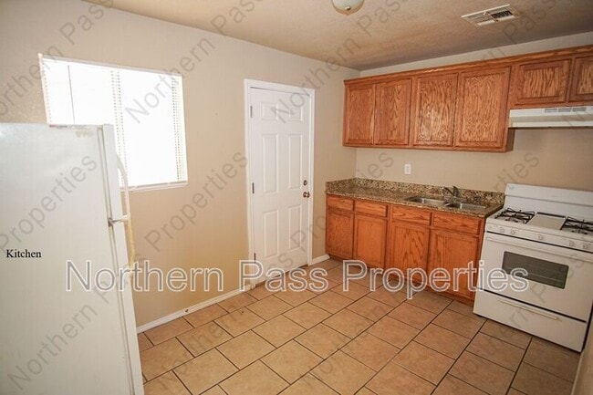 Building Photo - 8608 Lawson St