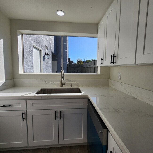Building Photo - 437 Reed Way