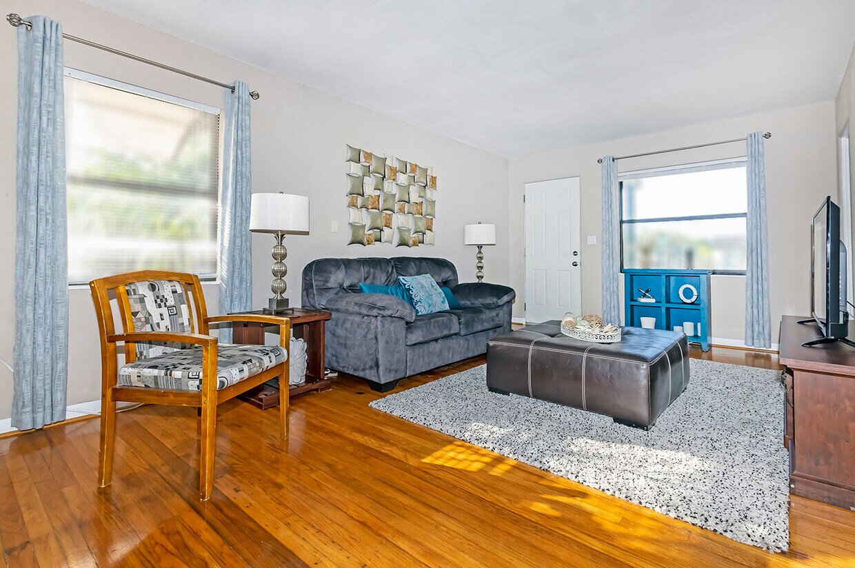 Foto principal - 5762 2nd Ave N