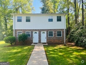 Building Photo - 611 Elm St