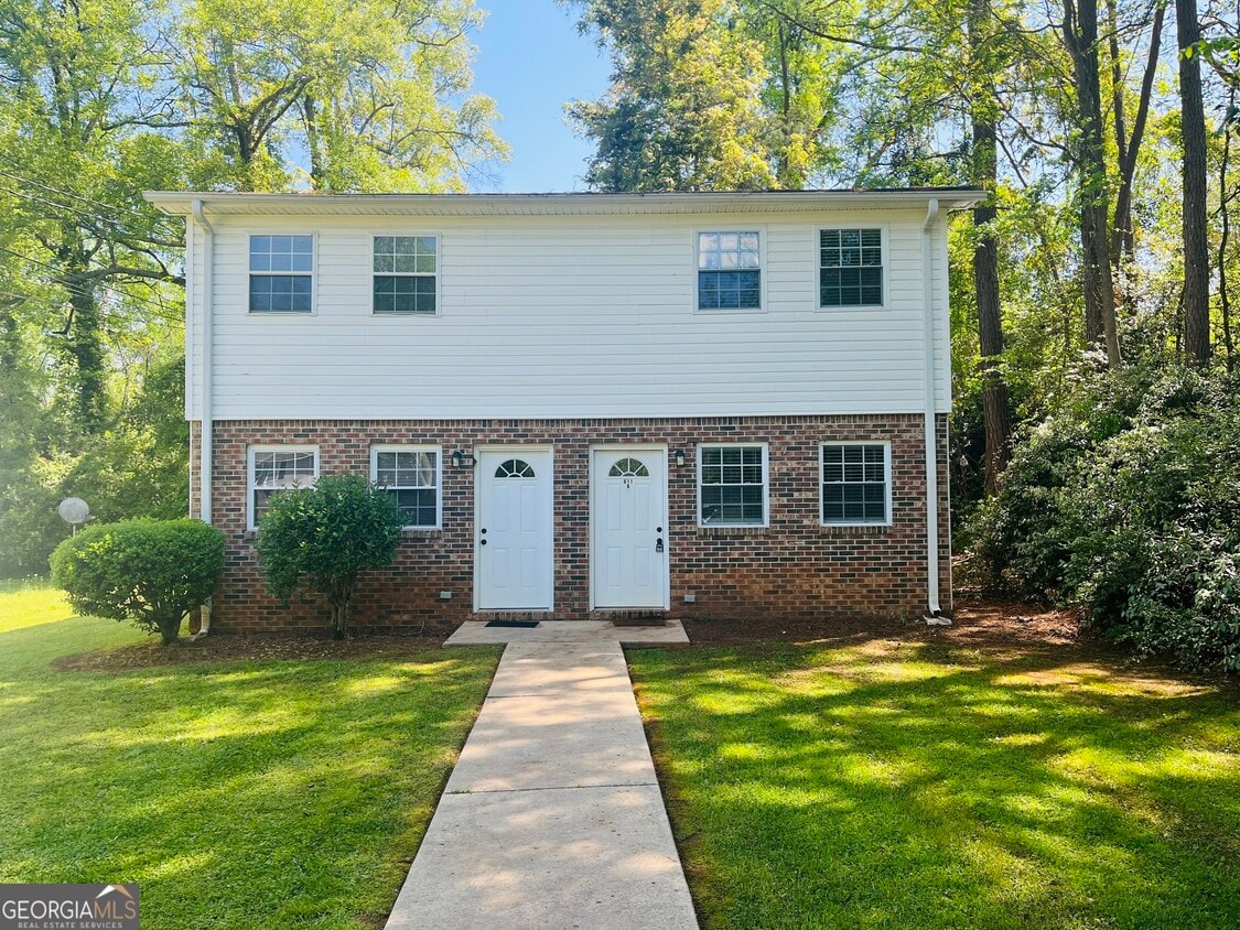 Primary Photo - 611 Elm St