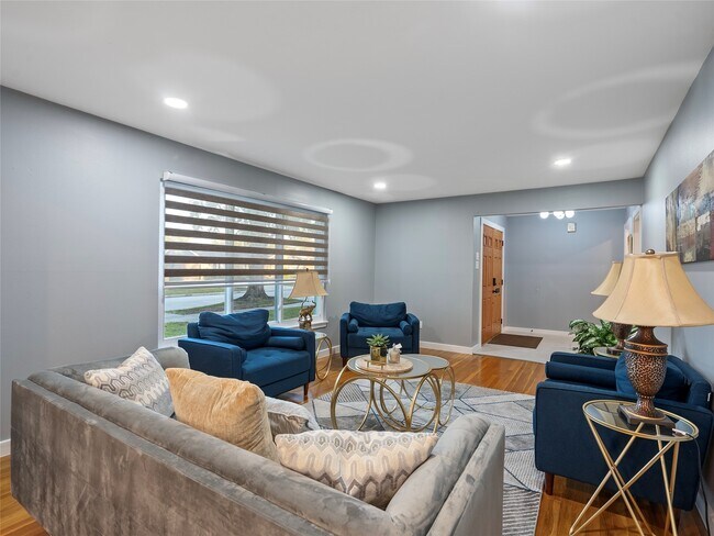 Foto del edificio - 4119 Mischire Dr