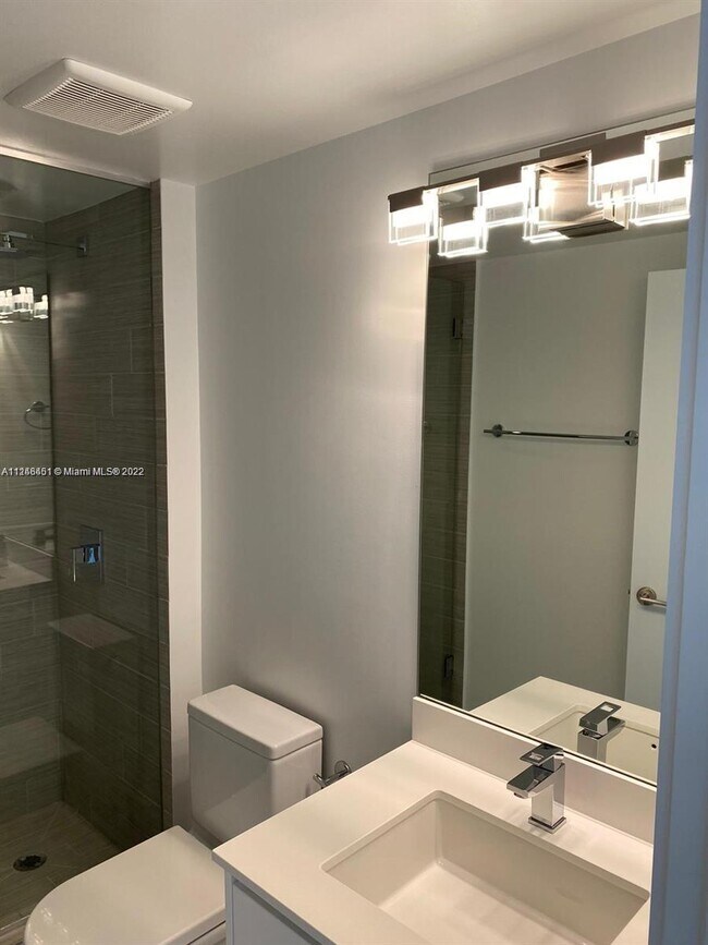 Foto del edificio - 300 Sunny Isles Blvd