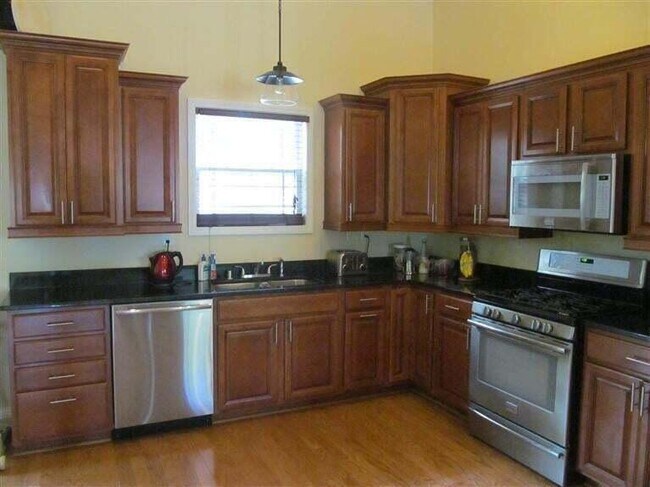 Foto del edificio - 382 Preston Ave