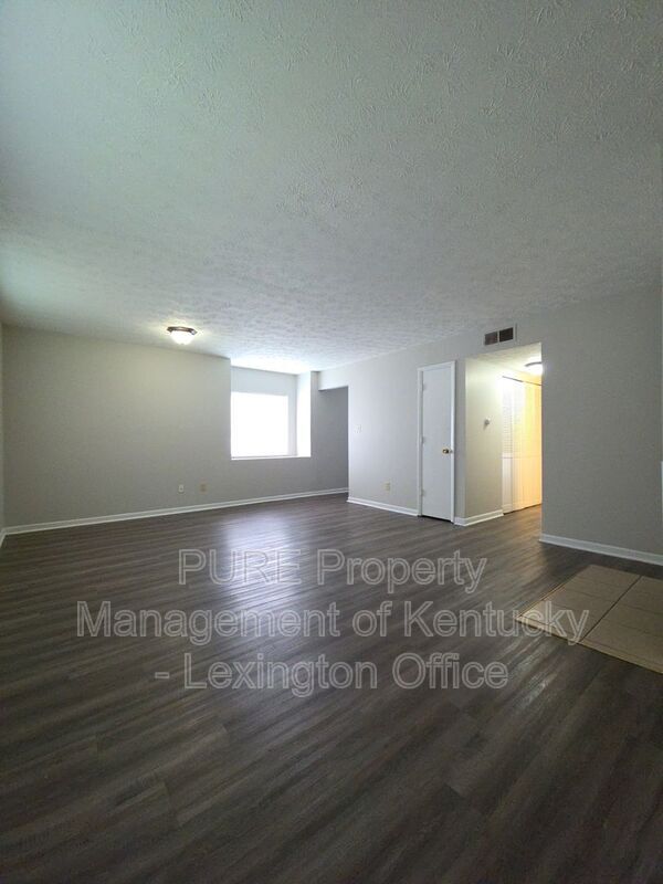 Foto del edificio - 3772 Camelot Dr