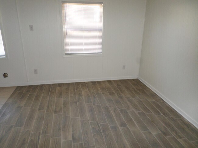 Building Photo - 3326 Sinclair St