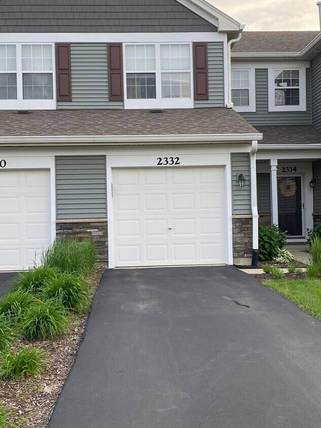 2332 Overlook Ct Unit 2332 Overlook Ct, Naperville, IL 60563 Condo