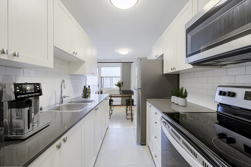 Landmark Apartments Apartments - 2493 Lake Shore Blvd W Toronto