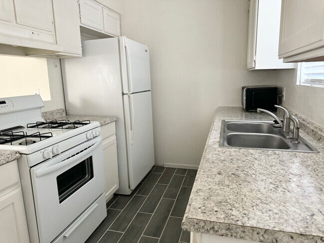 Foto del edificio - LONG TERM 2BD/1.5 BATH 2-STORY CONDO AVAIL...