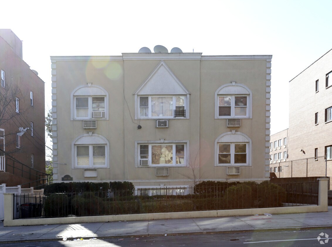 Foto del edificio - 119-50 Metropolitan Ave