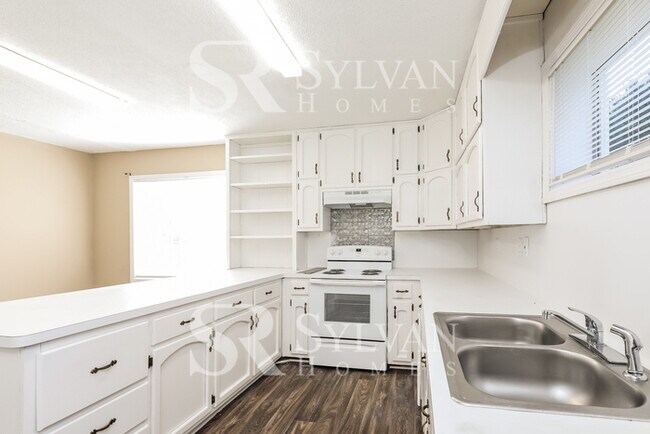 Building Photo - This charming home is ready for you!