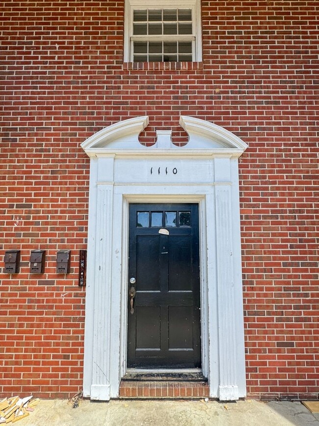 Building Photo - 1110 W Rowan St