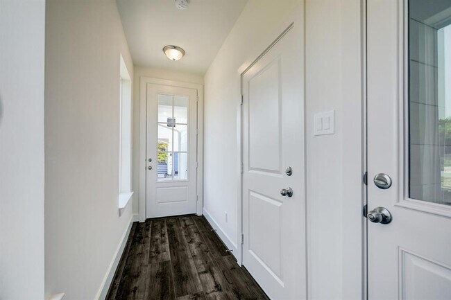 Foto del edificio - 5207 Burress Springs Ln