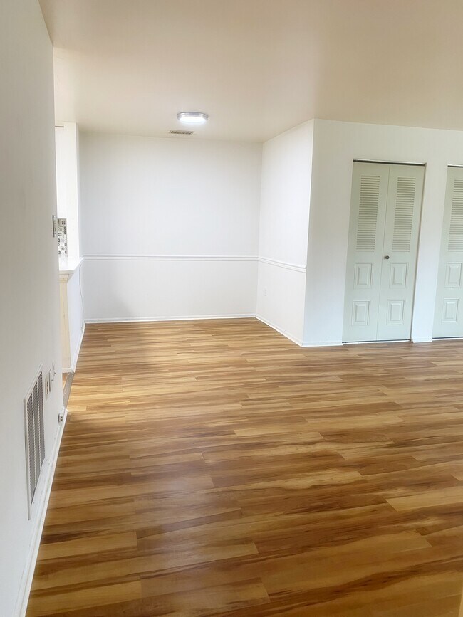 Dining area - 167 Pennsylvania Way