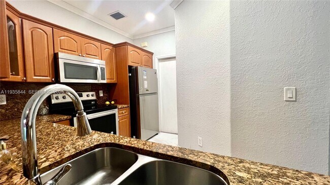 Foto del edificio - 17014 SW 39th St