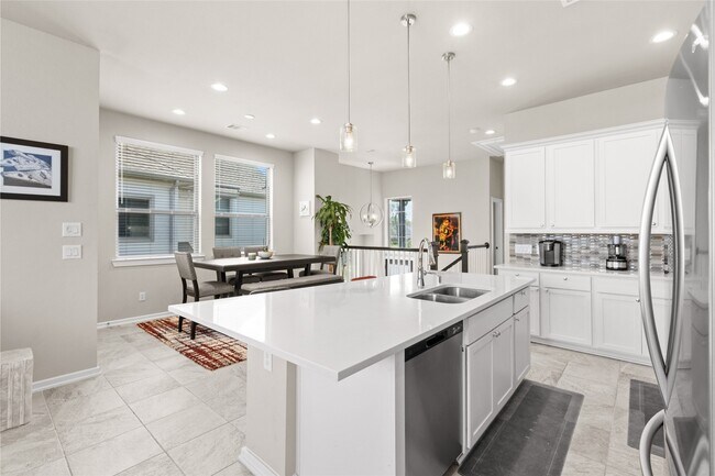 Foto del edificio - 9443 Starlight Oak Dr