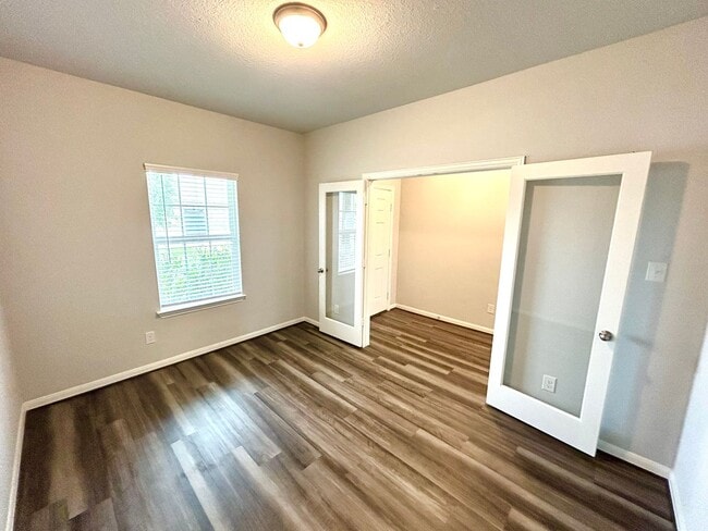 Building Photo - **APPLICATION RECEIVED** Amazing Two-Story...